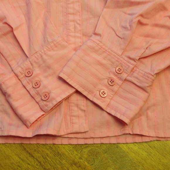 Adorable pink striped top - Picture 3 of 4