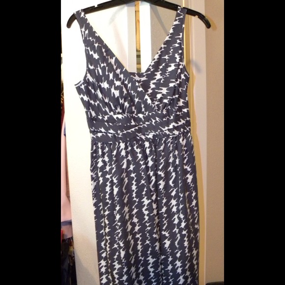 Sleeveless dress dark silver print/silver cardigan