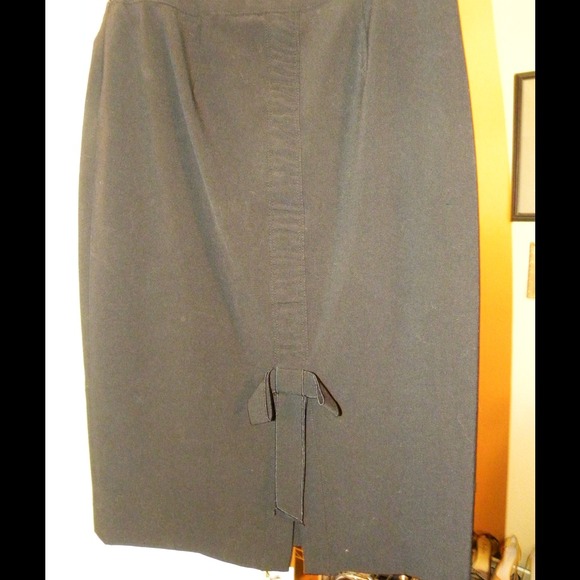 Black Victoria's Secret/Moda skirt, bow on back