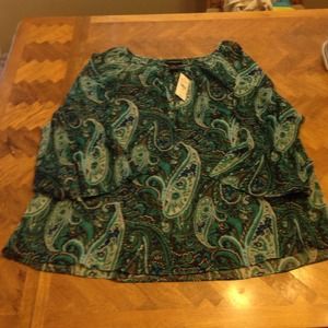 Adorable paisley peasant top