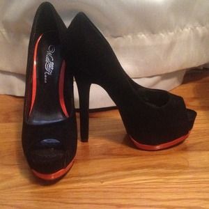Bakers black pumps
