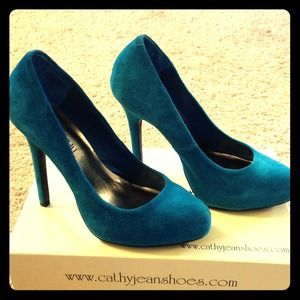 Turquoise suede leather pumps 7.5
