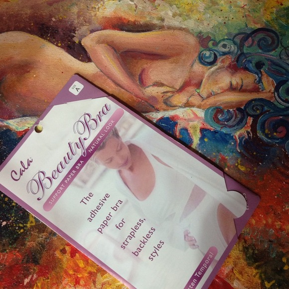 Beauty adhesive bra (2 available)