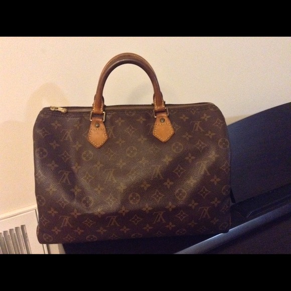 Sold.sold.sold..Authentic LV speedy 35