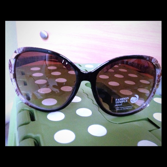 🔥🔥BRAND NEW SUNGLASSES!!!