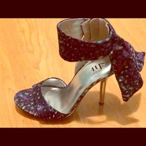 Gorgeous printed heels! NWOT❤️