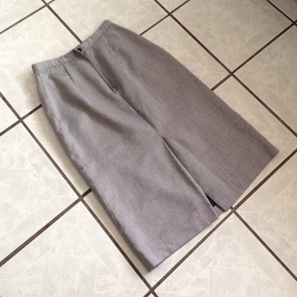 Long pencil skirt.  Pre-loved. Sz6-7. - Picture 2 of 4