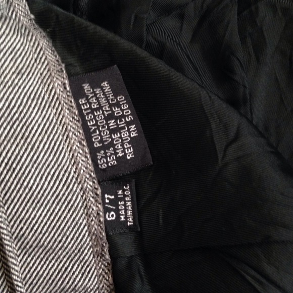 Long pencil skirt.  Pre-loved. Sz6-7. - Picture 3 of 4