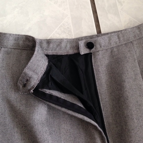 Long pencil skirt.  Pre-loved. Sz6-7. - Picture 4 of 4