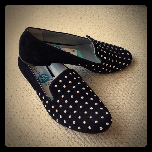 Black Tesori loafers/slippers. Wide width.