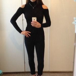 ✨ON HOLD✨ Sweater with cut out shoulders