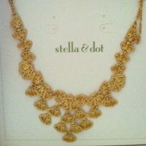Stella & Dot Geneve lace necklace