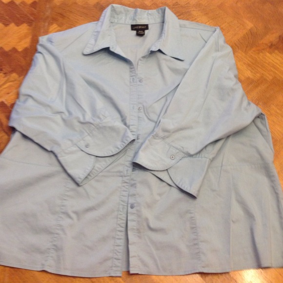 Light blue 3/4 sleeve shirt