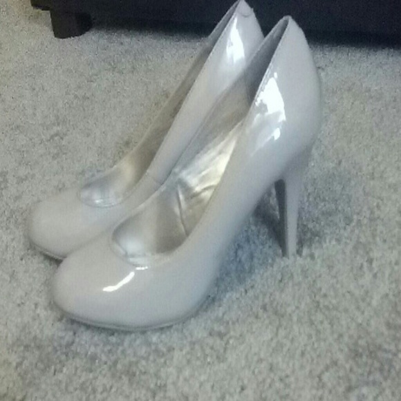 SALE: Fergalicious nude patent heels