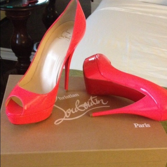 SOLD!! Brand new Louboutin's - Picture 1 of 4