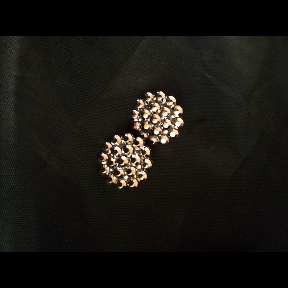 Golden bliss earrings - Picture 2 of 2