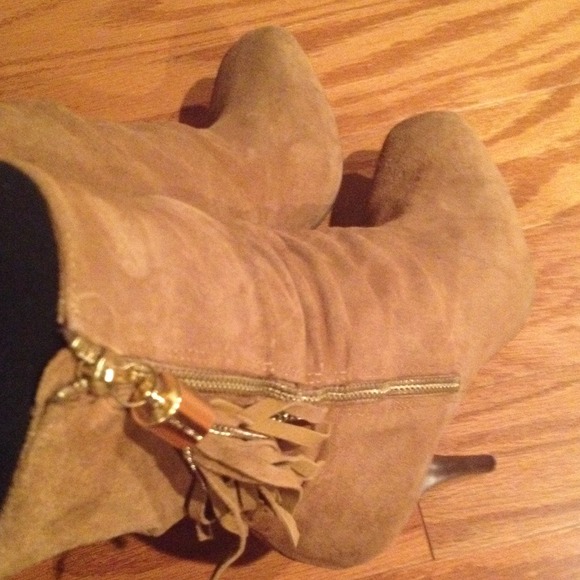 MK NEW boots side tassel detail!!! Fits 6.5-7