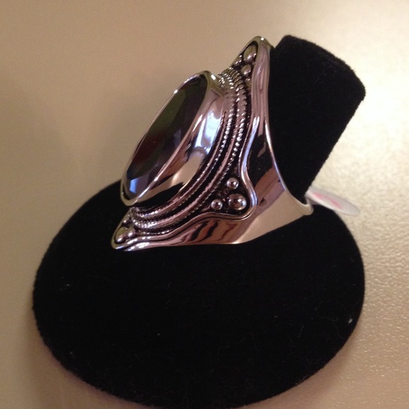 ⭐️ SOLD IN BUNDLE ⭐️Cocktail Ring - Picture 2 of 2