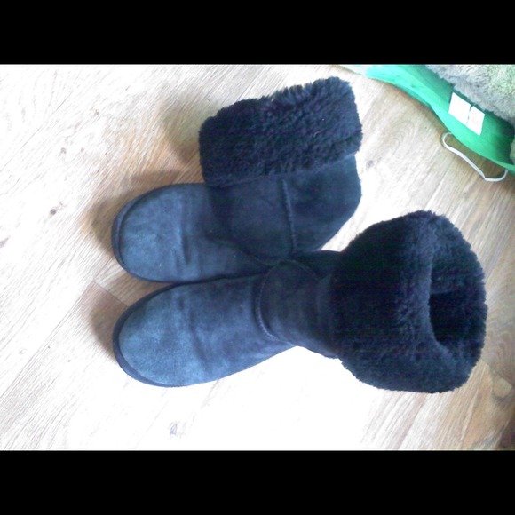 Pics of ugg for @kaylemonade sold me mismates!