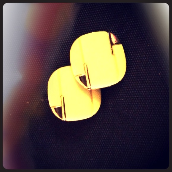 Studs earrings with gold detail - Picture 1 of 2