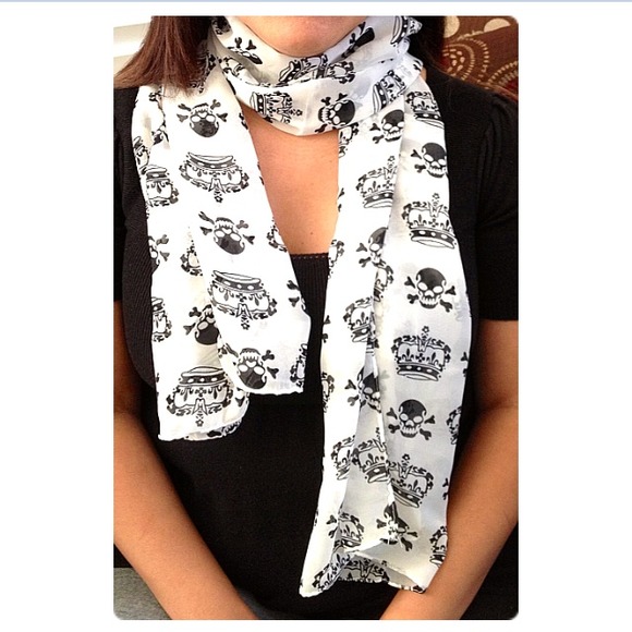 Accessories - 👑💀black & white Crown & Skull scarf💀👑