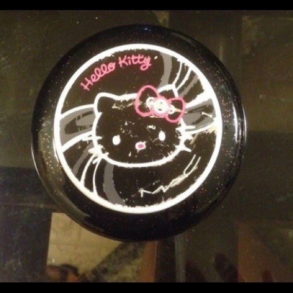 🎁🎁SOLD🎁🎁Mac hello kitty collection