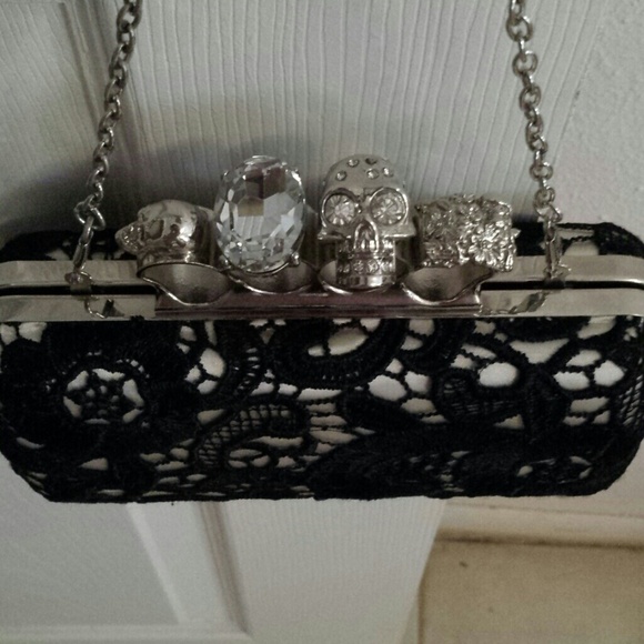 Skull clutch