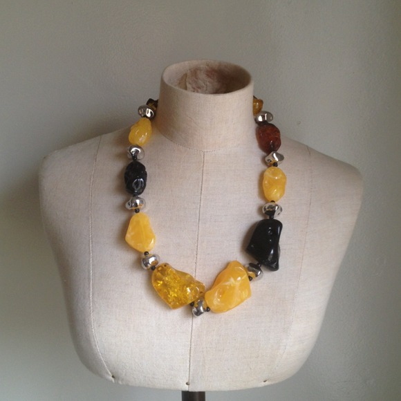 Gorgeous statement necklace!