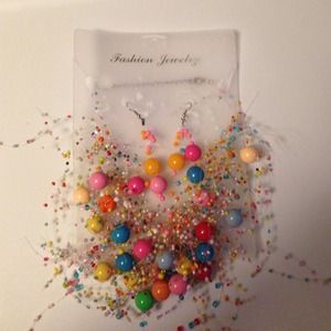 NECKLACE & MATCHING EARRINGS  NEW  NEVER WORN