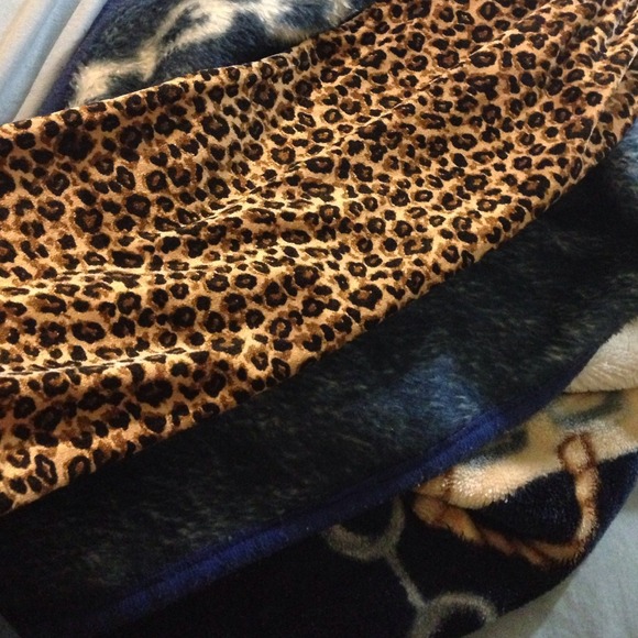 Scarf - Picture 2 of 2