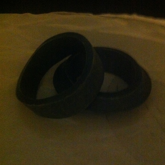 Bundle!! 8 multi-color wooden bangles - Picture 4 of 4