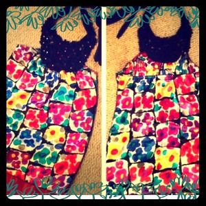 💜Adorable floral halter w beaded neck front s M💜