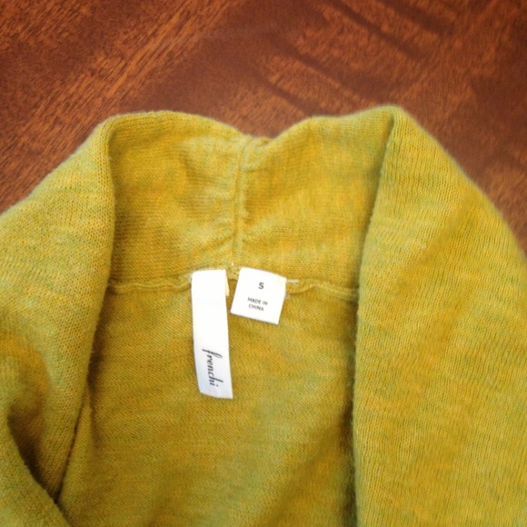 Mustard colored sweater - Picture 2 of 3