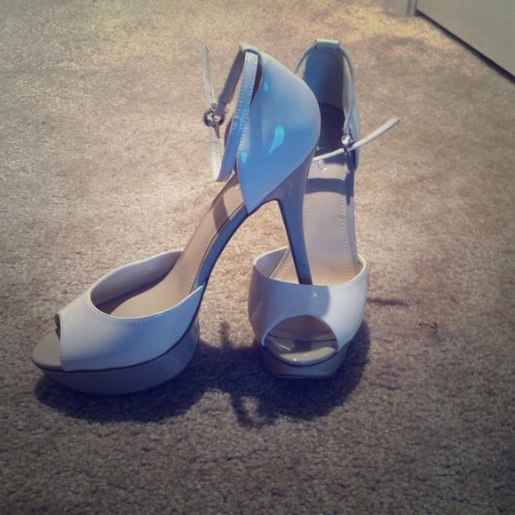 Never worn white and beige Aldo shoes