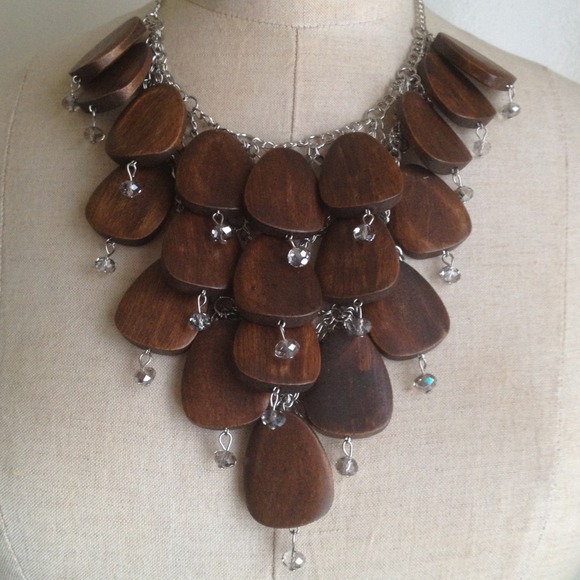 Really unique wooden necklace with bead detail