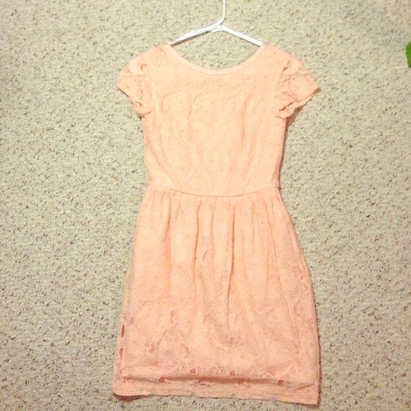 Pale pink H&M lace dress w/ pockets.