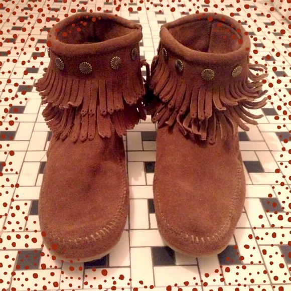 Minnetonka Boots - 💕HOLD FOR FCANN💕 Minnetonka Booties, size 9