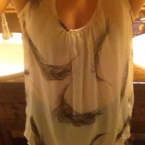 Loose shirt, feather printed, with lace