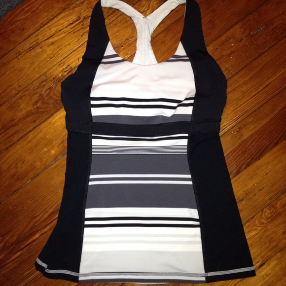 Lululemon Fast Track tank, size 6