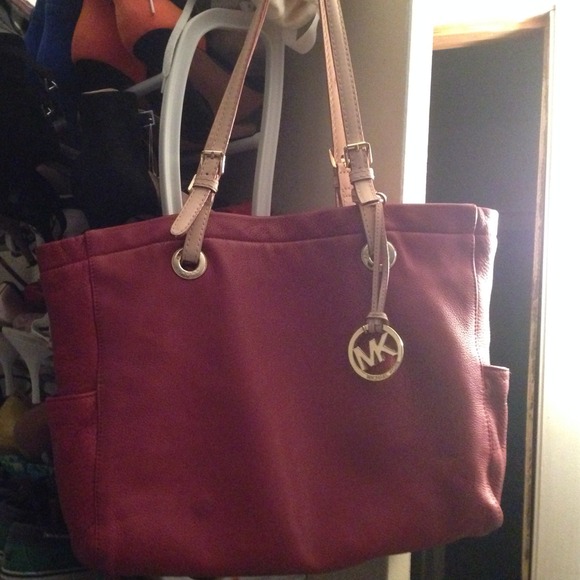 SOLD.    Michael Kors Red leather bag - Picture 1 of 3