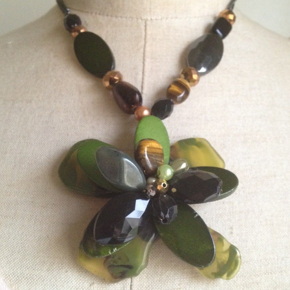 Green, black & gold flower necklace
