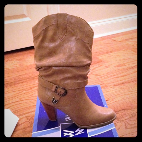 SOLD!💢 Womens cowboy boots size 11 with heel - Picture 1 of 4
