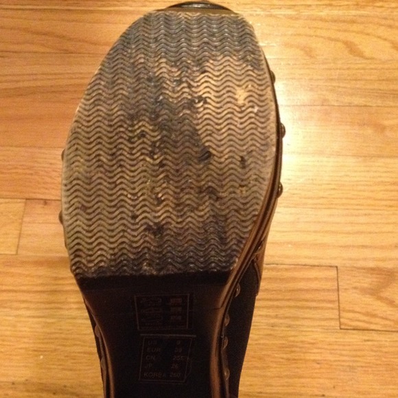Boots - Picture 3 of 3