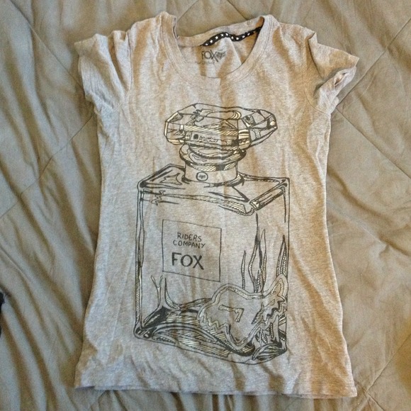 🚫SOLD IN BUNDLE🚫FOX RIDERS TSHIRT