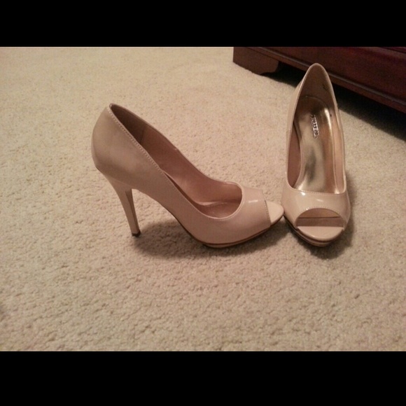Size 7.5 Xappeal Peep Toe Pump