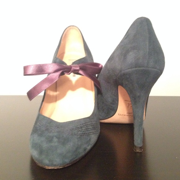 Beautiful suede 3 1/2 inch heels with ribbon !