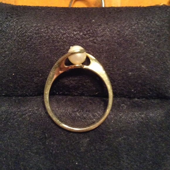 10K Gold solid ring - Picture 2 of 4