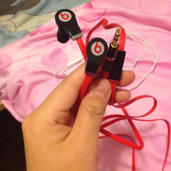 b earphone