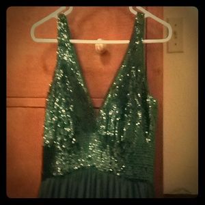 Emerald sequined prom/formal dress