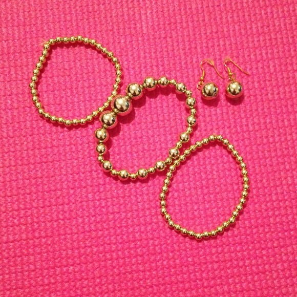Cute Gold-Colored Beaded Bracelet and Earrings! - Picture 1 of 2